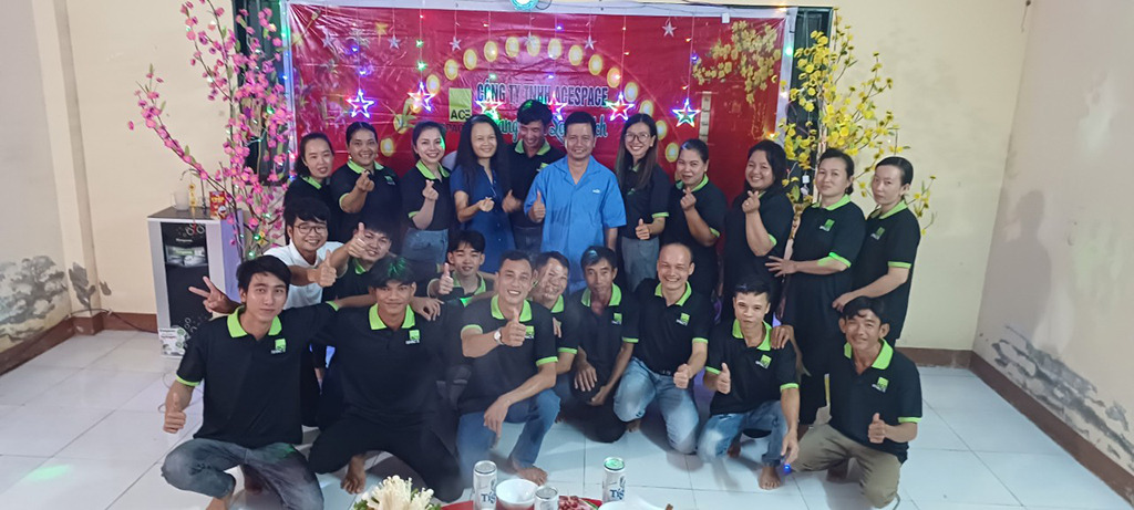 Trao quà tết trang trại